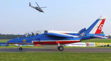 Un avión de la Patrouille de France choca durante un entrenamiento en Francia 