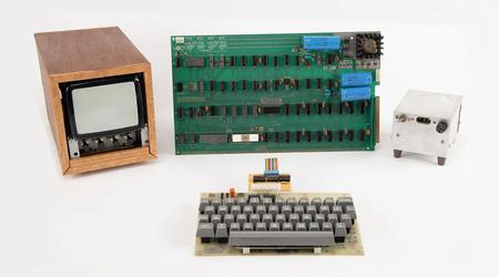 Una copia funcional del Apple-1 con un manual de instrucciones con anotaciones manuscritas de Steve Jobs y Steve Wozniak vendida en una subasta por 375.000 dólares.