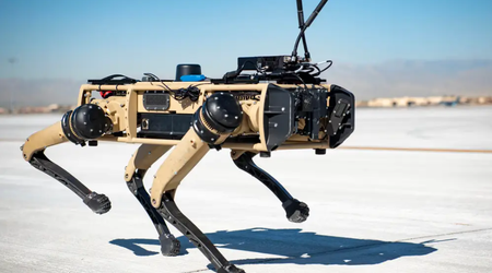 Unidades de élite estadounidenses prueban "perros robot" armados 