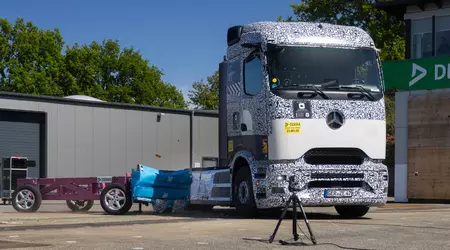 La batería del Mercedes-Benz eActros 600 resistió un fuerte impacto lateral durante una prueba de choque