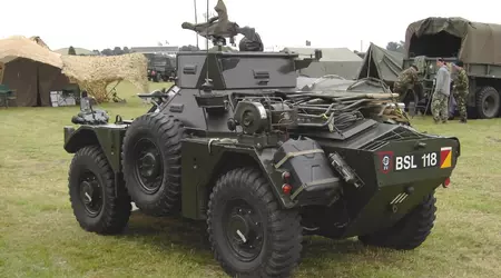 Las AFU utilizan vehículos blindados Land Rover Snatch británicos y vehículos de reconocimiento Ferret Mk 1 en el frente
