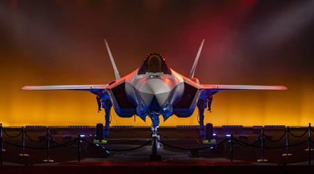 Lockheed Martin ha presentado el primer caza de quinta generación F-35 Lightning II para la Fuerza Aérea belga.
