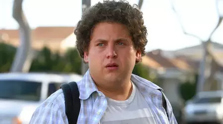 Sony ha prohibido al actor John Gill interactuar en una grabación de PlayStation 2 debido a su "repugnante" personaje en la película Superbad