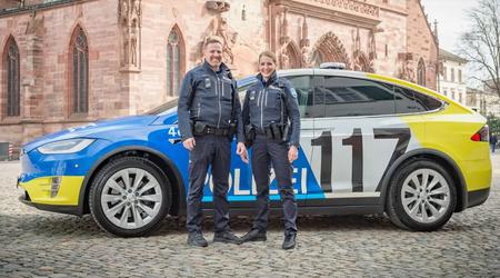 El coche eléctrico Tesla Model X supera las expectativas de la policía de Basilea