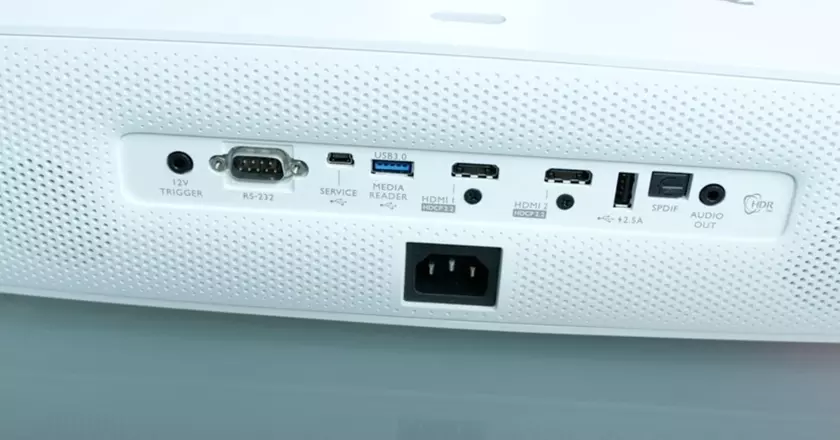 Proyector BenQ TK850 para un sótano