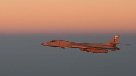 EE.UU. ha enviado bombarderos estratégicos B-1B Lancer a Oriente Medio junto con el submarino nuclear de clase Ohio