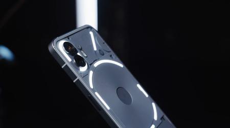 Sin esperar a la presentación: MKBHD muestra Nothing Phone (2) en vídeo