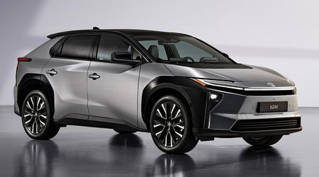 Toyota actualiza su crossover eléctrico bZ4X: carga más rápido, llega más lejos y tira más