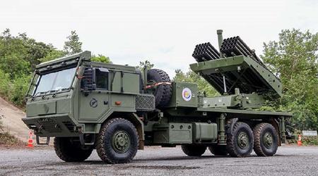 Tailandia quiere utilizar el lanzacohetes múltiple D11A para los drones kamikaze SkyStriker