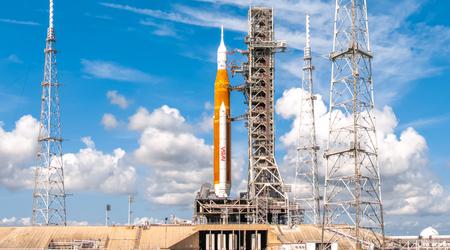 La NASA ha desvelado la primera etapa del cohete SLS para la misión Artemis II que enviará humanos alrededor de la Luna en la nave Orión