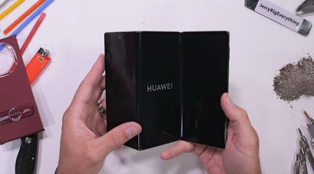 El smartphone triplemente plegable Huawei Mate XT no pasa la prueba de choque (vídeo)