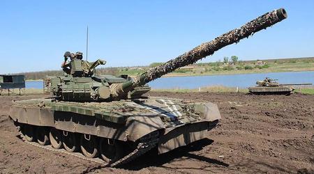 Un dron FPV introdujo cuidadosamente explosivos en la escotilla abierta de un T-80BV y destruyó un tanque ruso