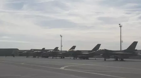 Los cazas holandeses de cuarta generación F-16AM/BM llegan a Rumanía para entrenar a los pilotos ucranianos