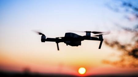 Vídeo impresionante: El operador de un dron ucraniano demostró una precisión fenomenal y alcanzó con granadas a un objetivo que se movía rápidamente