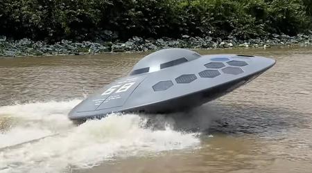 YouTuber crea un barco a reacción con forma de ovni y consigue más de 10 millones de visitas (vídeo)