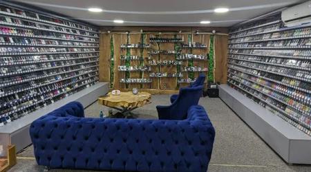 Récord del Libro Guinness: Un rumano acumula una colección de 3456 teléfonos móviles