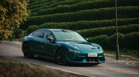 Una esmeralda entre los coches eléctricos: Xiaomi ha presentado la berlina SU7 Ultra en un lujoso color verde