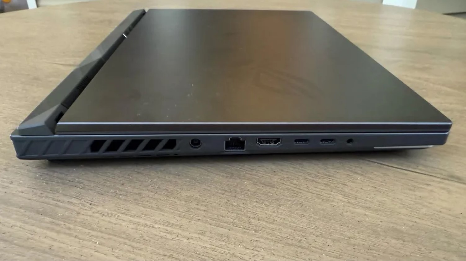 ROG Strix G16 frente a ROG Zephyrus G16