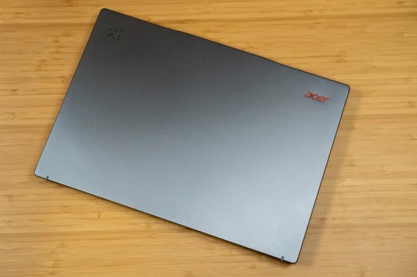 Ordenador con inteligencia artificial Acer Swift 14 AI On-device