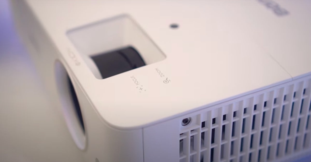 Proyector de pared Benq TH685i en el salón