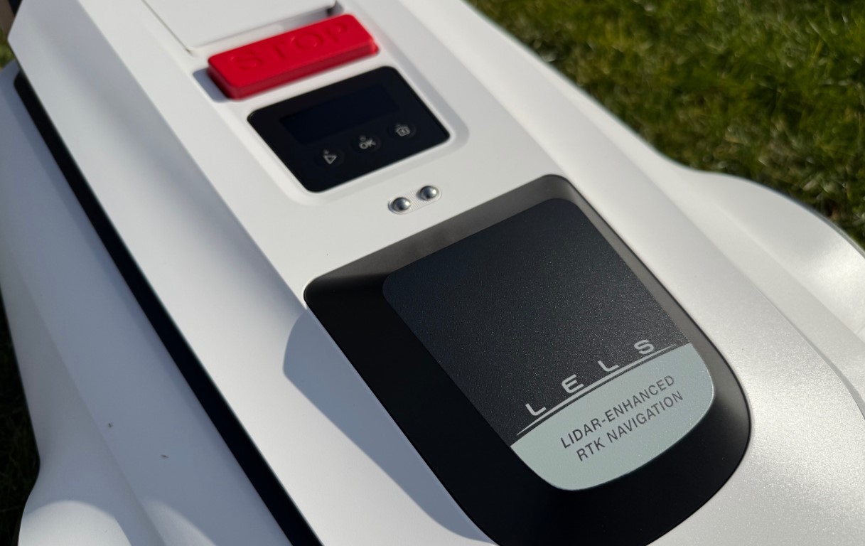 ECOVACS GOAT A2500 robot automatizado para el cuidado del jardín