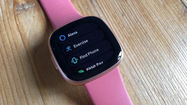 Versa 4 frente a Active 2