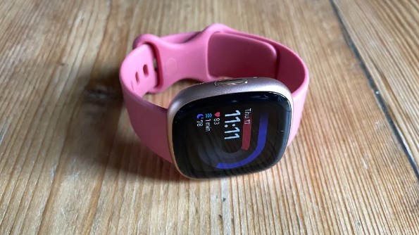 Fitbit Versa 4 vs Amazfit Active 2