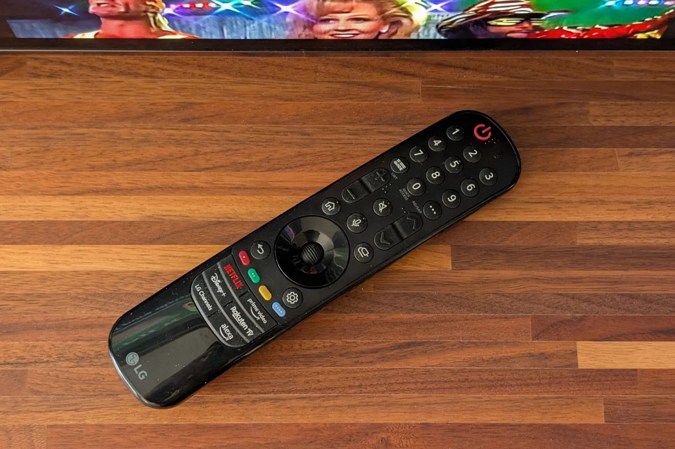 LG TV 4K OLED evo C4 Series de 42 pulgadas para habitaciones pequeñas