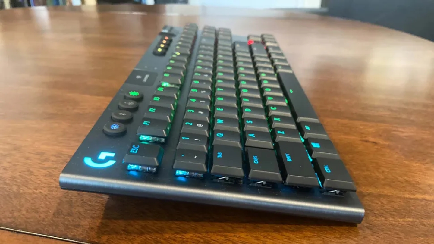 Logitech G915 TKL mejor teclado inalámbrico para juegos