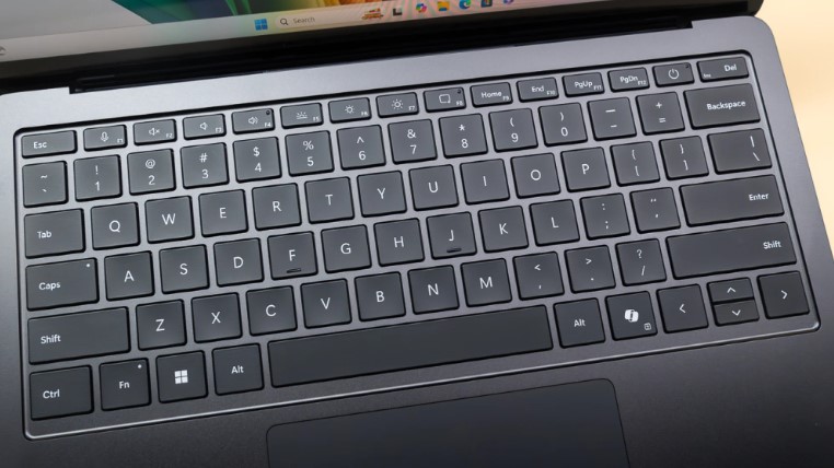  PC con inteligencia artificial Microsoft Surface Laptop 7 (13,8″)