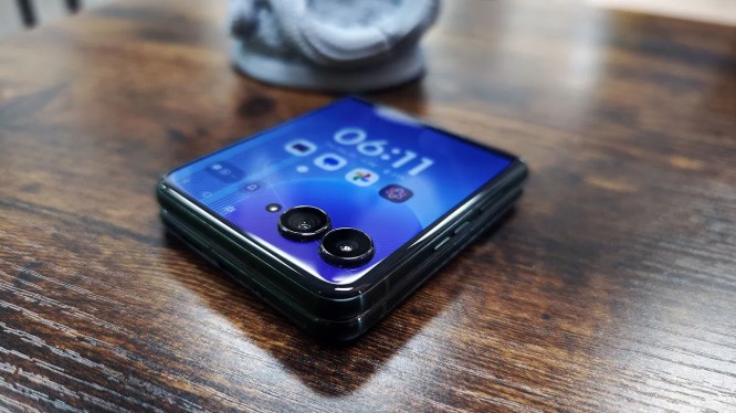 Motorola Razr Ultra 2025 teléfono plegable tipo concha