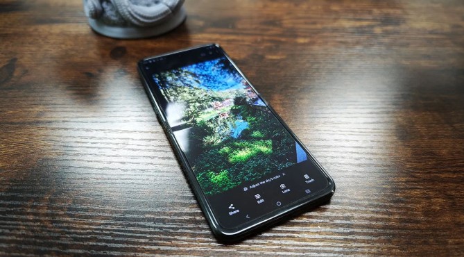 Teléfono plegable Motorola Razr Ultra 2025