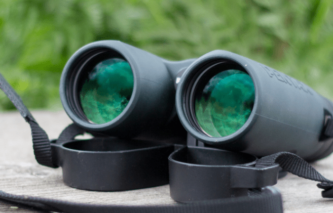 Prismáticos duraderos Pentax ZD 10x43 WP