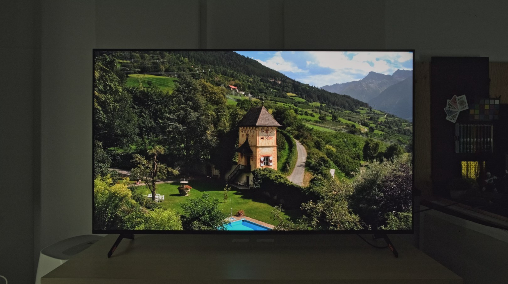 Televisor Sony de 43 pulgadas de la serie X85K para dormitorio