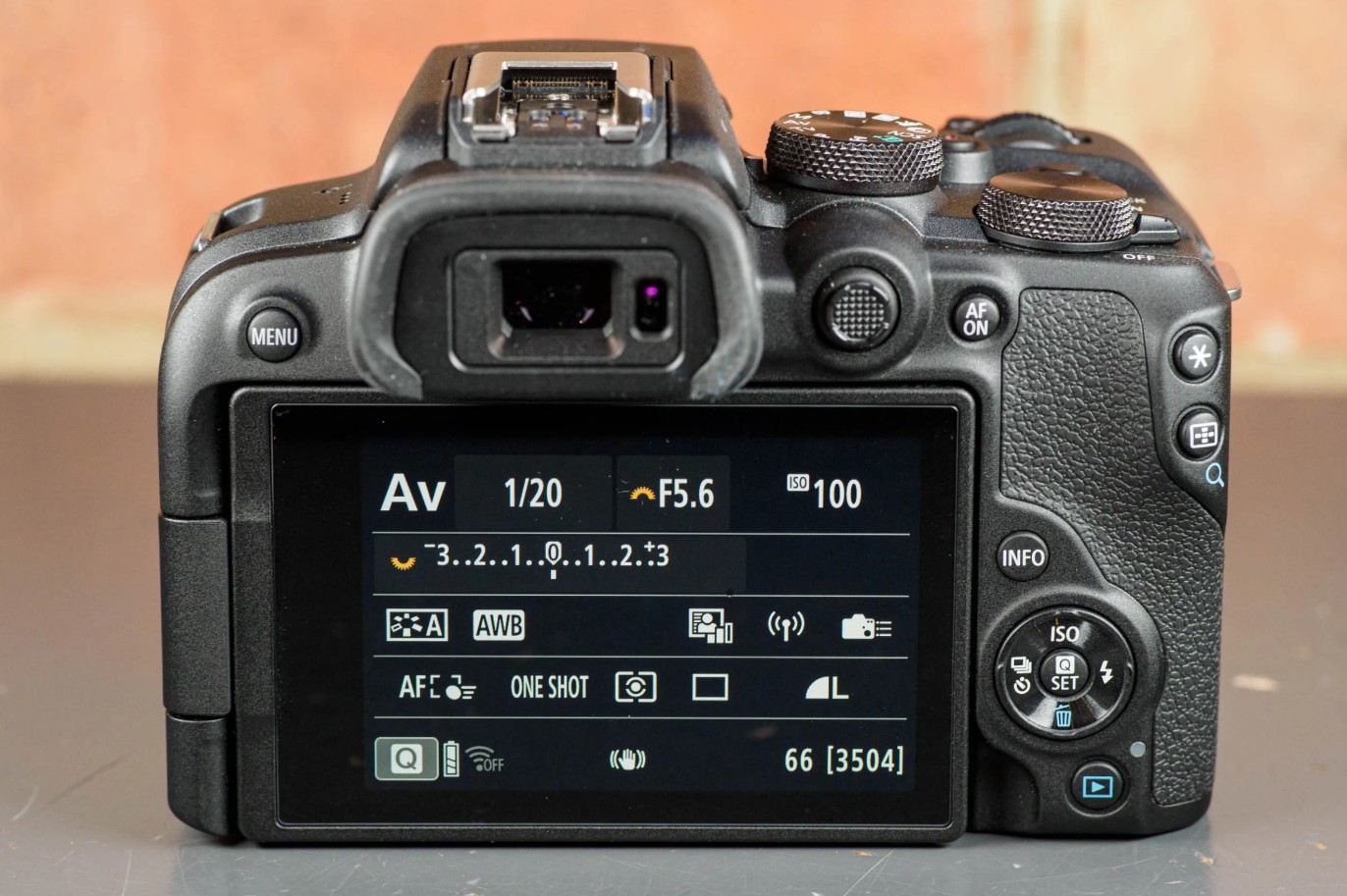 Canon EOS R10 cámara profesional barata