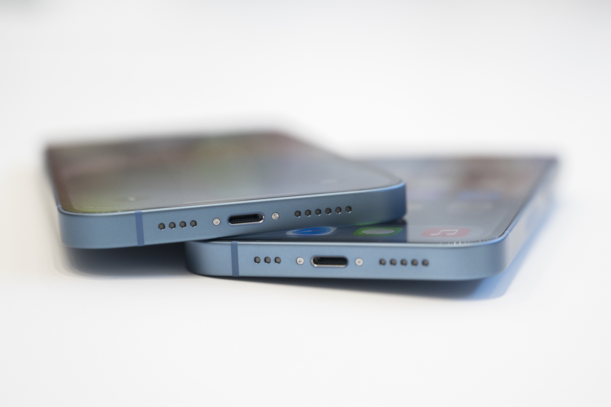 Apple amenaza a India con reducir la producción de iPhone por el deseo de las autoridades de armonizar el conector de carga Apple amenaza a India con reducir la producción de iPhone por el deseo de las autoridades de armonizar el conector de carga