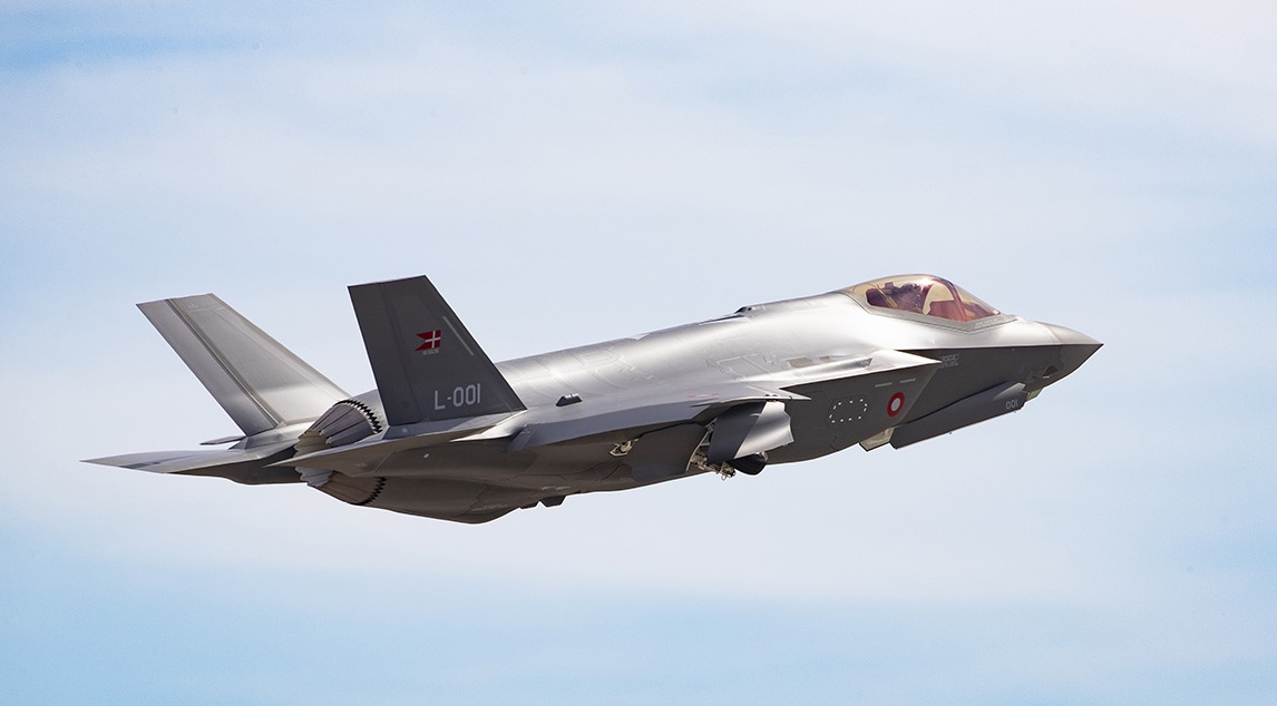La Real Fuerza Aérea Danesa ha puesto en servicio los primeros cazas de quinta generación F-35A Lightning II. La Real Fuerza Aérea Danesa ha puesto en servicio los primeros cazas de quinta generación F-35A Lightning II.