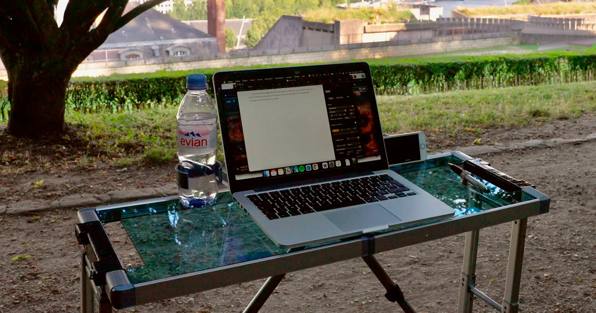 Nomad Desk, un escritorio de oficina a partir de 185 dólares que se puede llevar en una mochila Nomad Desk, un escritorio de oficina a partir de 185 dólares que se puede llevar en una mochila