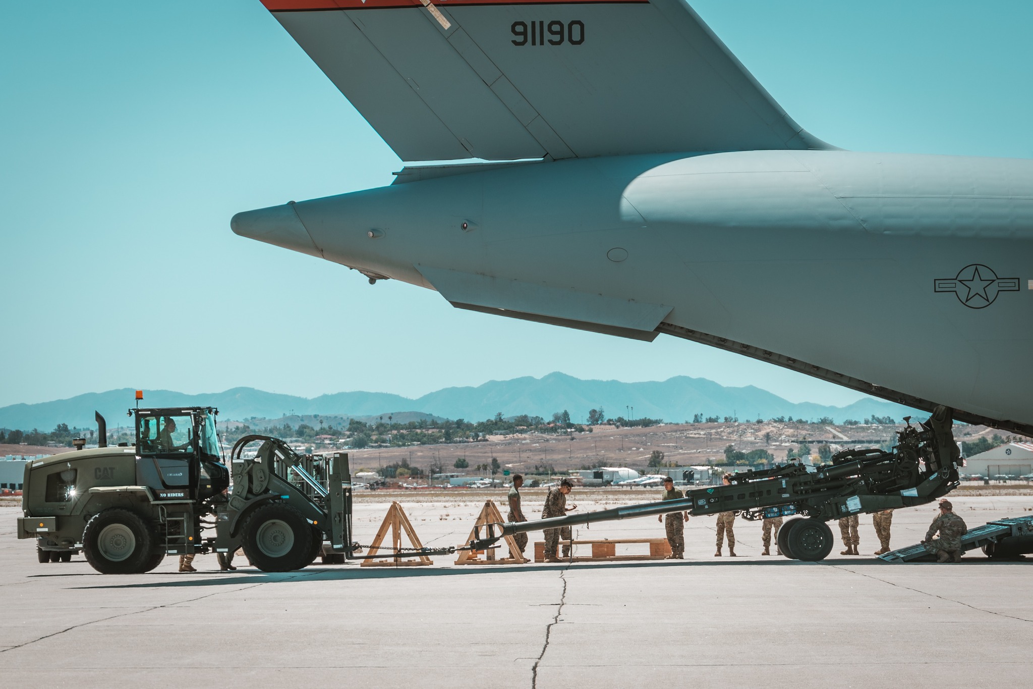 Estados Unidos envió otro lote de obuses M777 a Ucrania en aviones C-17 Globemaster III Estados Unidos envió otro lote de obuses M777 a Ucrania en aviones C-17 Globemaster III