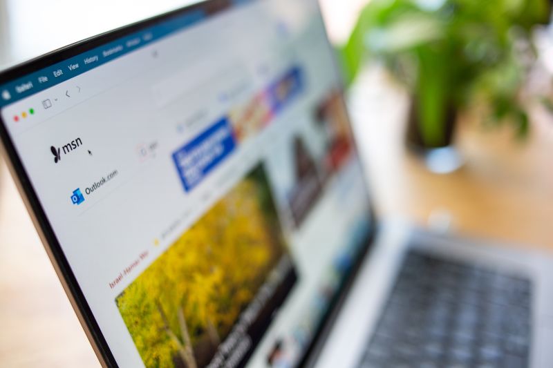 La CNN critica a Microsoft por difundir noticias falsas en el portal MSN tras sustituir a los redactores por inteligencia artificial La CNN critica a Microsoft por difundir noticias falsas en el portal MSN tras sustituir a los redactores por inteligencia artificial