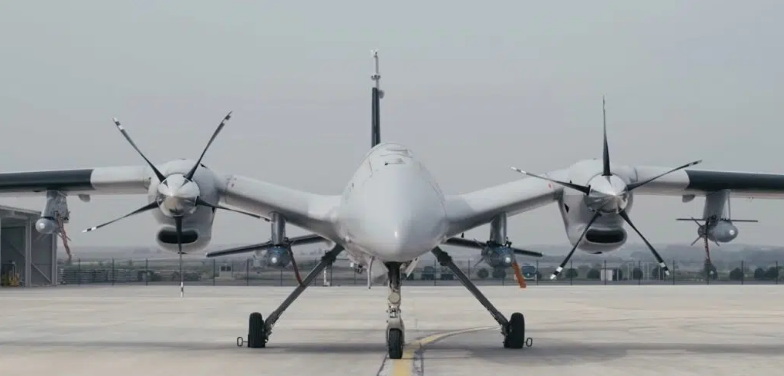 Baykar presenta la flota de drones de ataque Bayraktar Akinci con motores ucranianos, listos para ser entregados a las Fuerzas Armadas Baykar presenta la flota de drones de ataque Bayraktar Akinci con motores ucranianos, listos para ser entregados a las Fuerzas Armadas