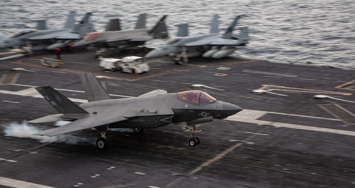 La Fuerza Aérea, la Armada y el Cuerpo de Marines de EE.UU. pueden desarrollar requisitos individuales de actualización de motores F135 para los cazas F-35A, F-35B y F-35C. La Fuerza Aérea, la Armada y el Cuerpo de Marines de EE.UU. pueden desarrollar requisitos individuales de actualización de motores F135 para los cazas F-35A, F-35B y F-35C.