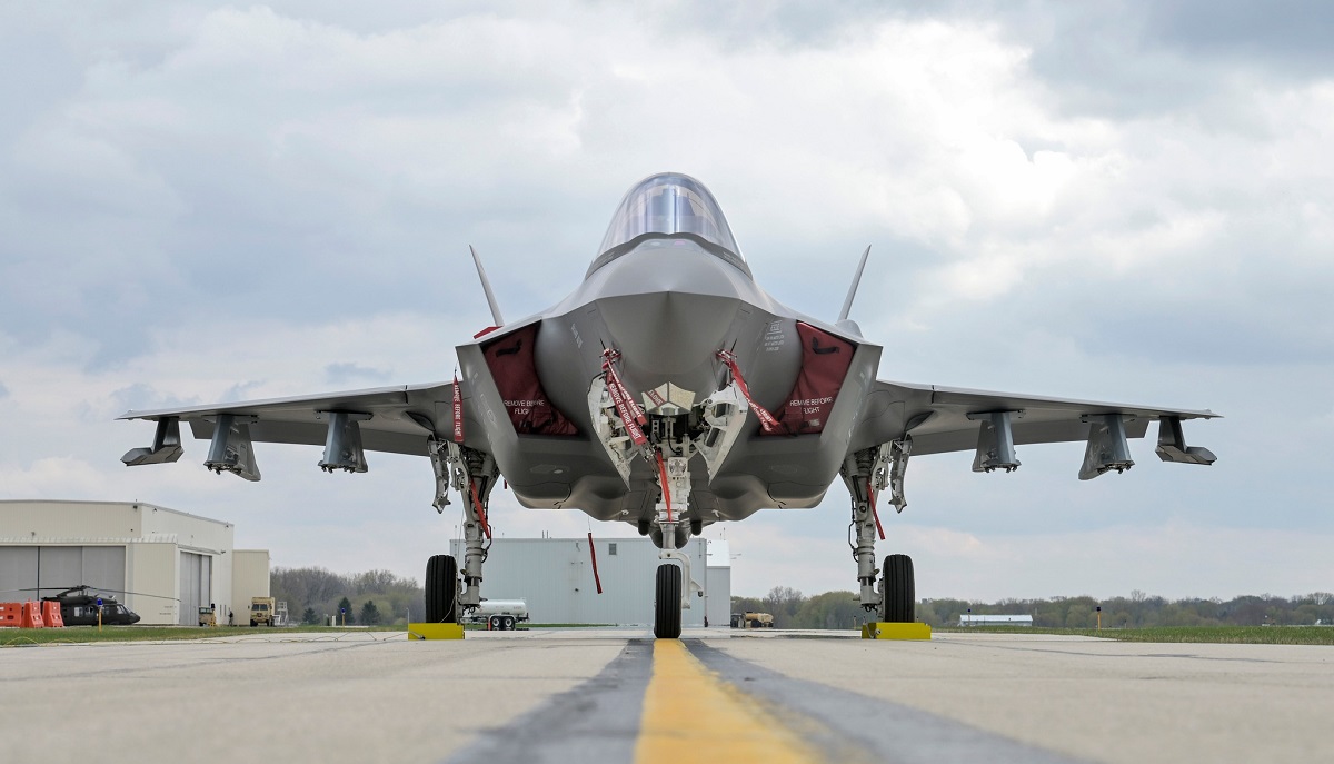 La Guardia Nacional Aérea de Wisconsin recibe tres cazas de quinta generación F-35 Lightning II La Guardia Nacional Aérea de Wisconsin recibe tres cazas de quinta generación F-35 Lightning II
