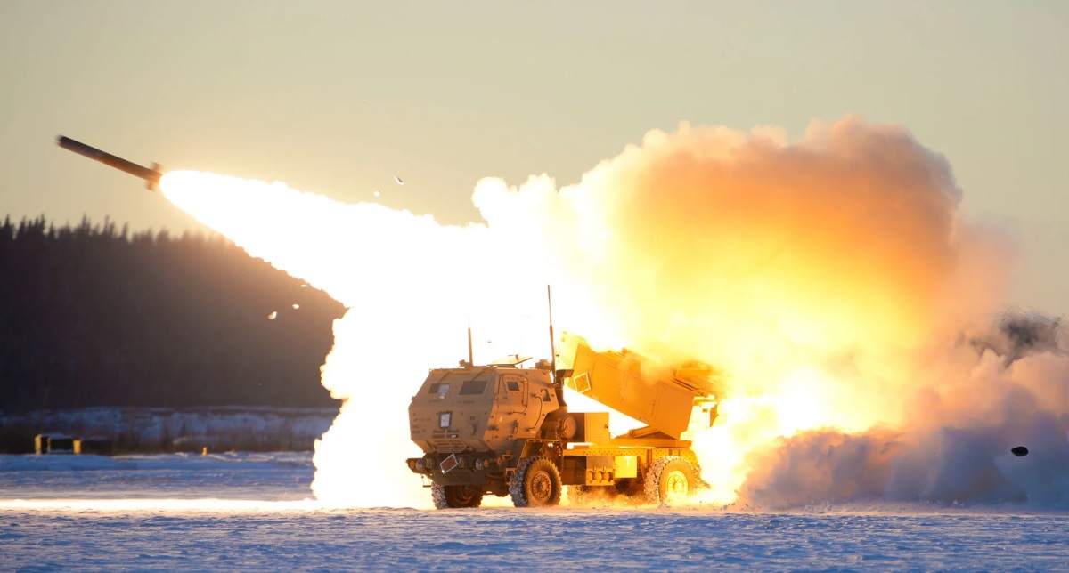 El HIMARS M142 podrá destruir objetivos en movimiento con misiles guiados GMLRS gracias al módulo de comunicación RIG-360. El HIMARS M142 podrá destruir objetivos en movimiento con misiles guiados GMLRS gracias al módulo de comunicación RIG-360.