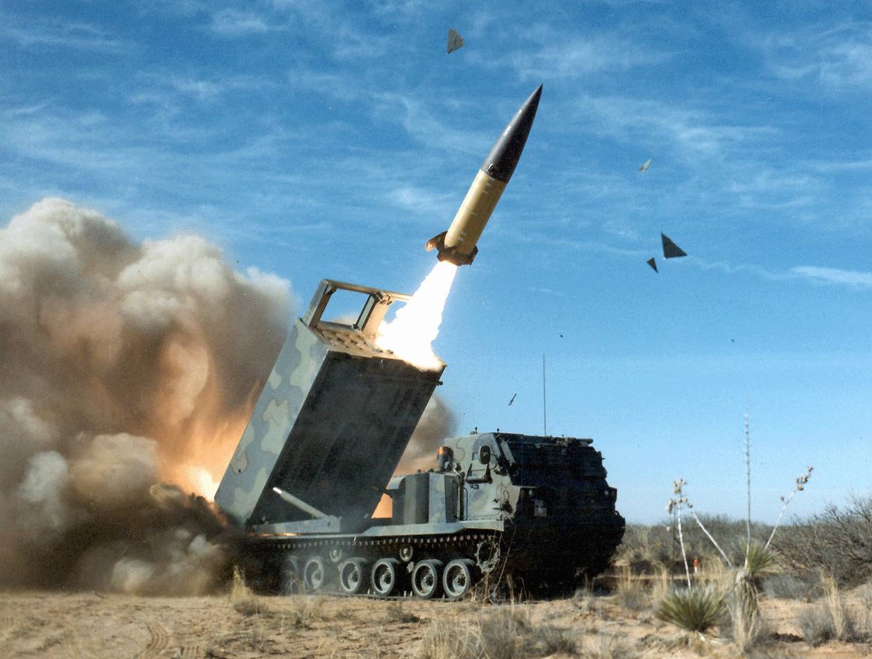 Las AFU utilizan misiles M270 MLRS y ATACMS para atacar una base aérea militar en Crimea y destruir 18 aviones - InformNapalm Las AFU utilizan misiles M270 MLRS y ATACMS para atacar una base aérea militar en Crimea y destruir 18 aviones - InformNapalm