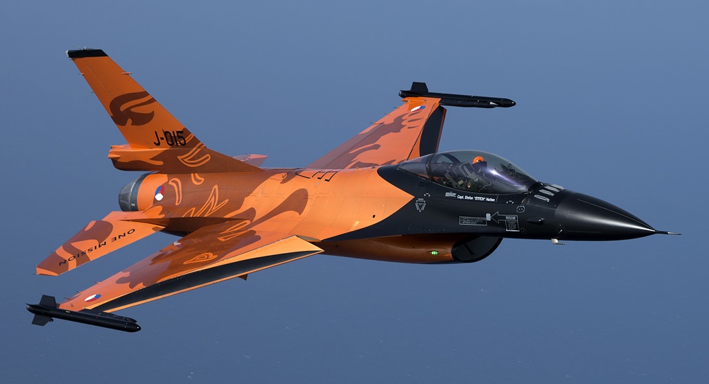 Dinamarca, Noruega y los Países Bajos podrían transferir 50 aviones F-16AM/BM de cuarta generación a Ucrania para formar 3-4 escuadrones de cazas Dinamarca, Noruega y los Países Bajos podrían transferir 50 aviones F-16AM/BM de cuarta generación a Ucrania para formar 3-4 escuadrones de cazas
