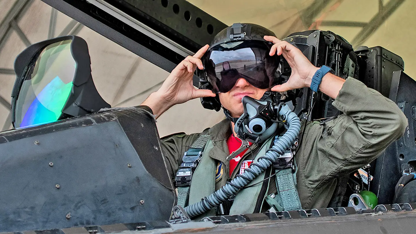 Los pilotos del caza F-22 Raptor reciben cascos de nueva generación Los pilotos del caza F-22 Raptor reciben cascos de nueva generación