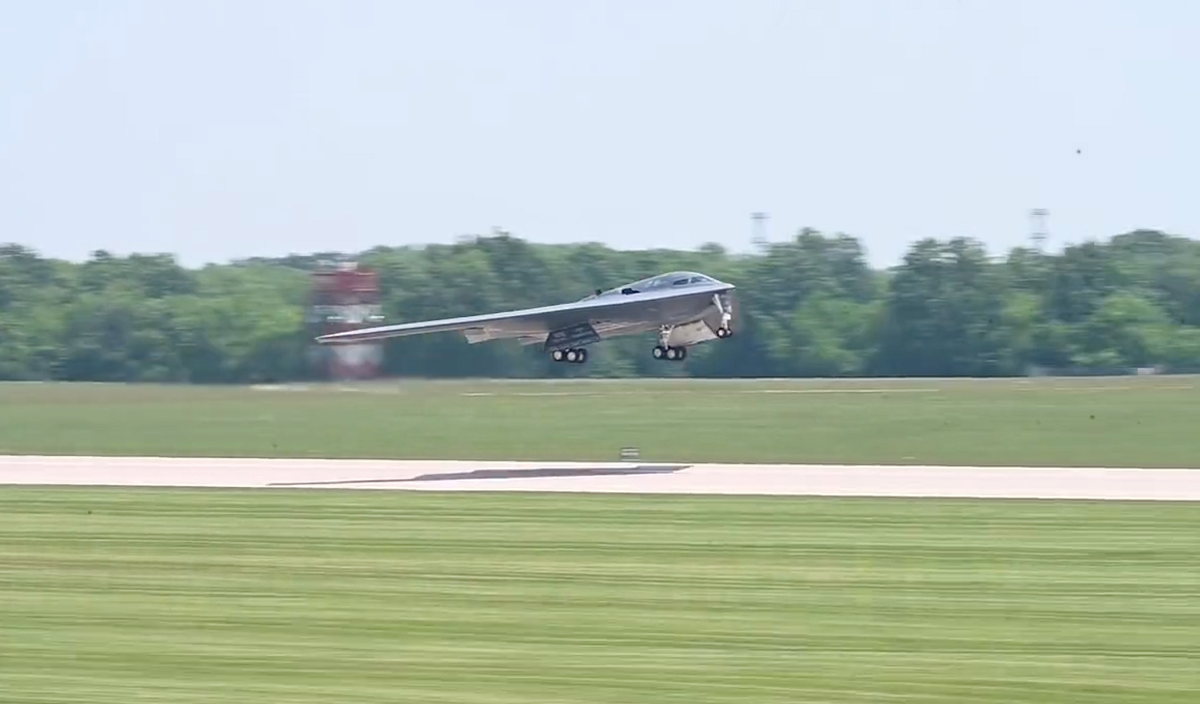 La Fuerza Aérea de EE.UU. publica un vídeo del primer vuelo del bombardero nuclear B-2 Spirit tras casi seis meses de retraso La Fuerza Aérea de EE.UU. publica un vídeo del primer vuelo del bombardero nuclear B-2 Spirit tras casi seis meses de retraso