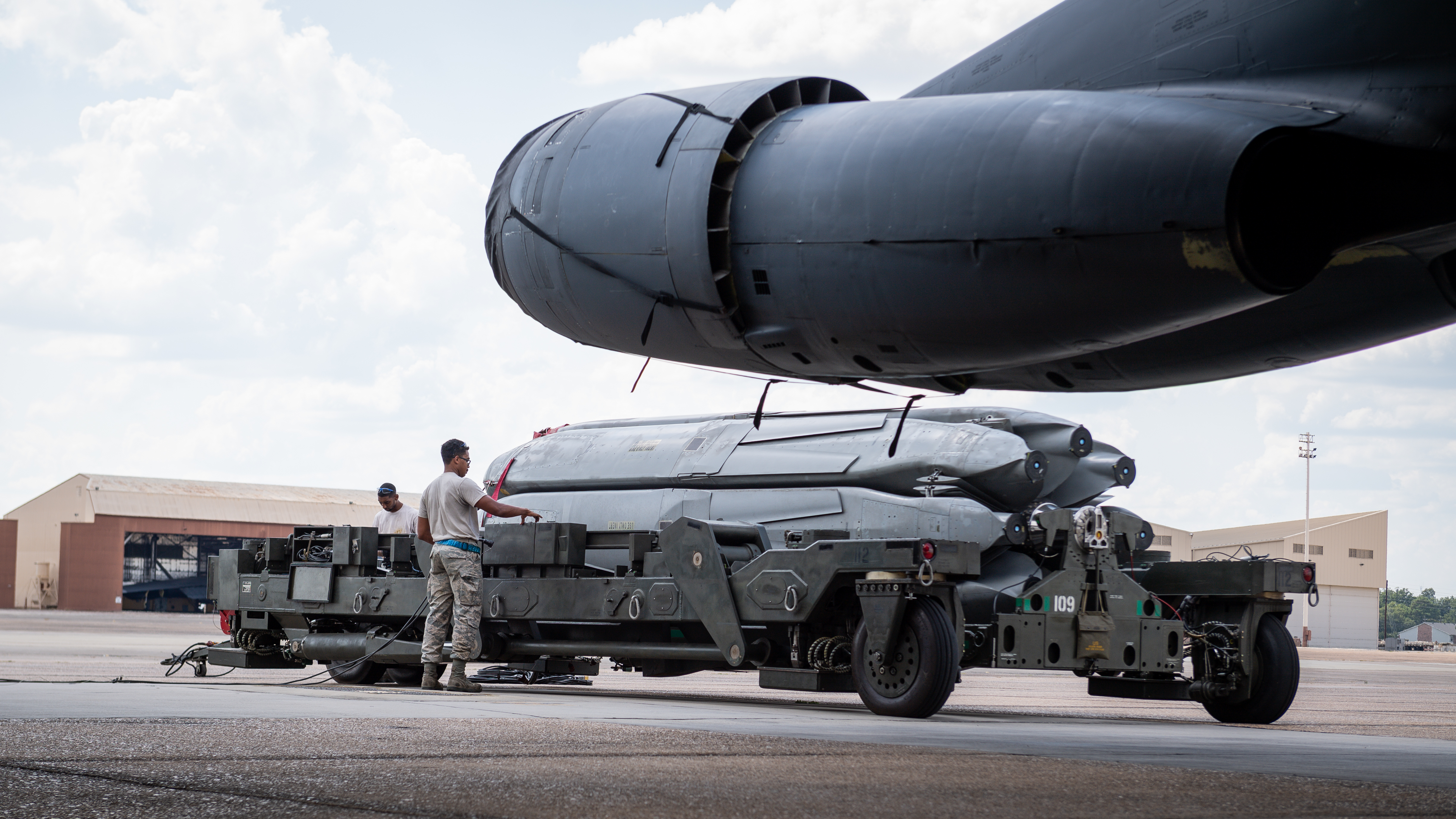 Las Fuerzas Aéreas de EE.UU. podrían adoptar el misil nuclear secreto sigiloso AGM-181 LRSO en 2027 con un coste de 13 millones de dólares para los bombarderos B-21 y B-52J. Las Fuerzas Aéreas de EE.UU. podrían adoptar el misil nuclear secreto sigiloso AGM-181 LRSO en 2027 con un coste de 13 millones de dólares para los bombarderos B-21 y B-52J.