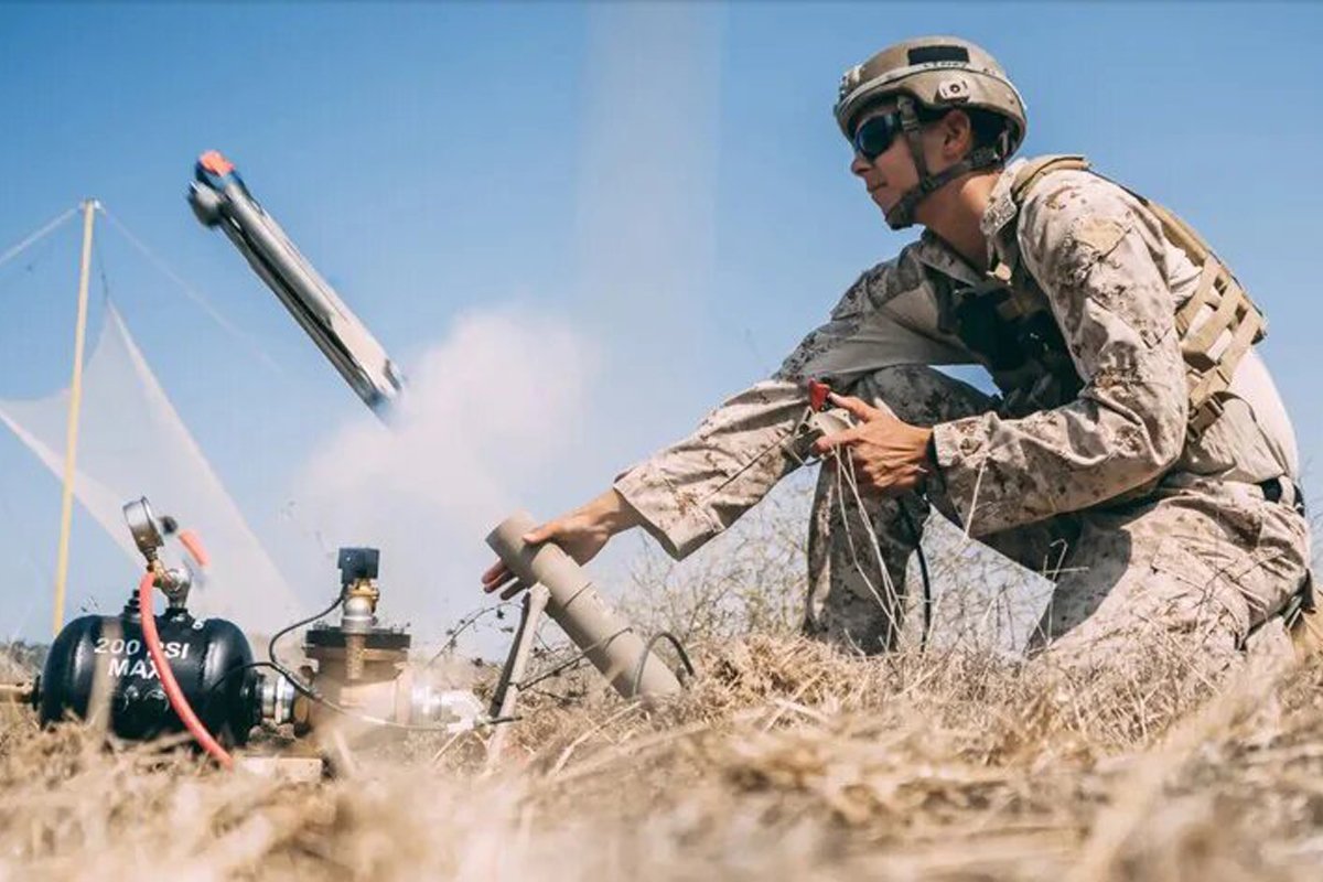 Las Fuerzas Armadas ucranianas utilizaron un dron kamikaze para derribar una torre de granaderos en territorio ruso que se utilizaba para la vigilancia Las Fuerzas Armadas ucranianas utilizaron un dron kamikaze para derribar una torre de granaderos en territorio ruso que se utilizaba para la vigilancia